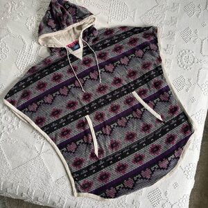 Simply Vera Vera Wang women’s size S short sleeve hooded fleece poncho sweater‎